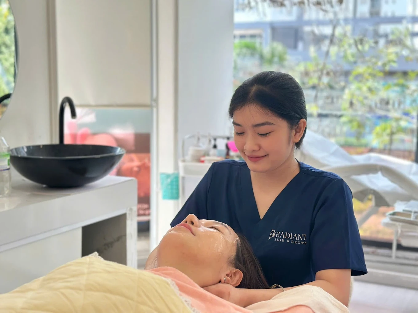 THỦY NGUYỄN BEAUTY & ACADEMY